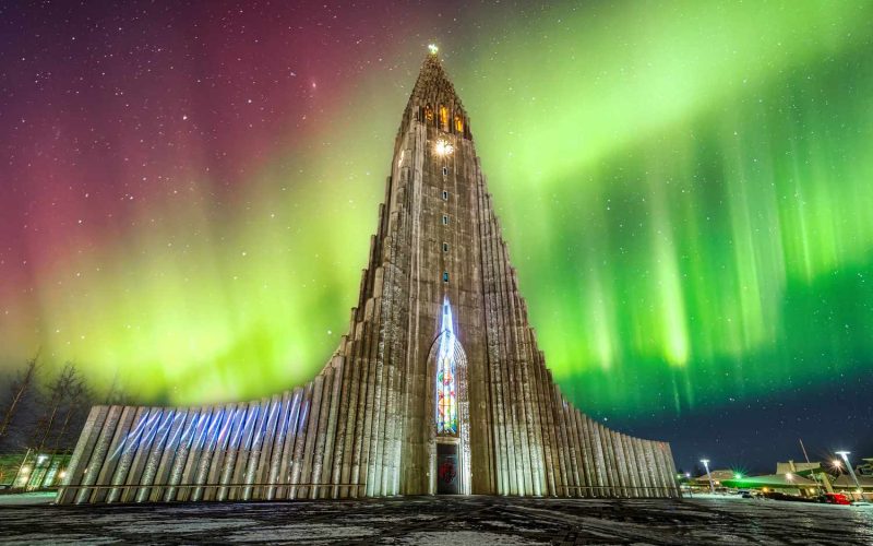 TAL-hallgrimskirkja-northern-lights-REYKJAVIK1124-e540eb9c16294fbd9be06d0f5818a601