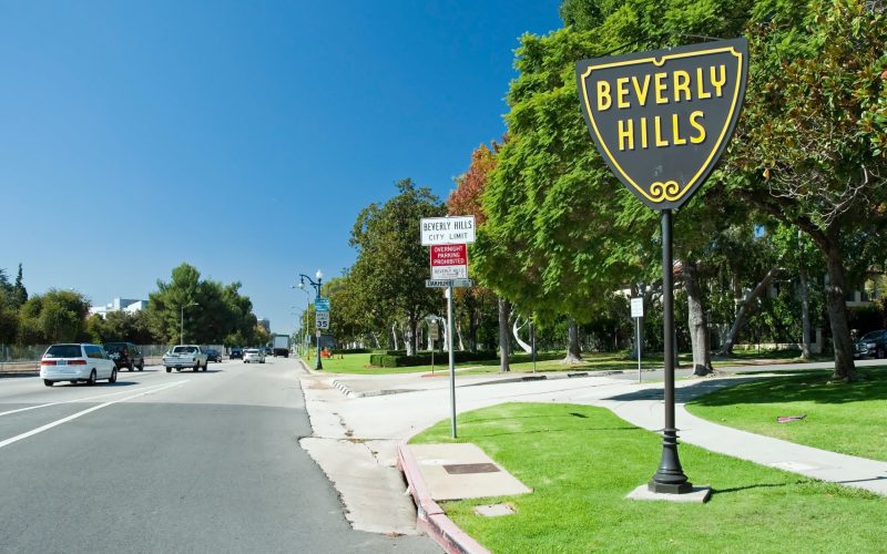 Beverly,Hills,Sign,In,Los,Angeles,Park,With,Beautiful,Blue