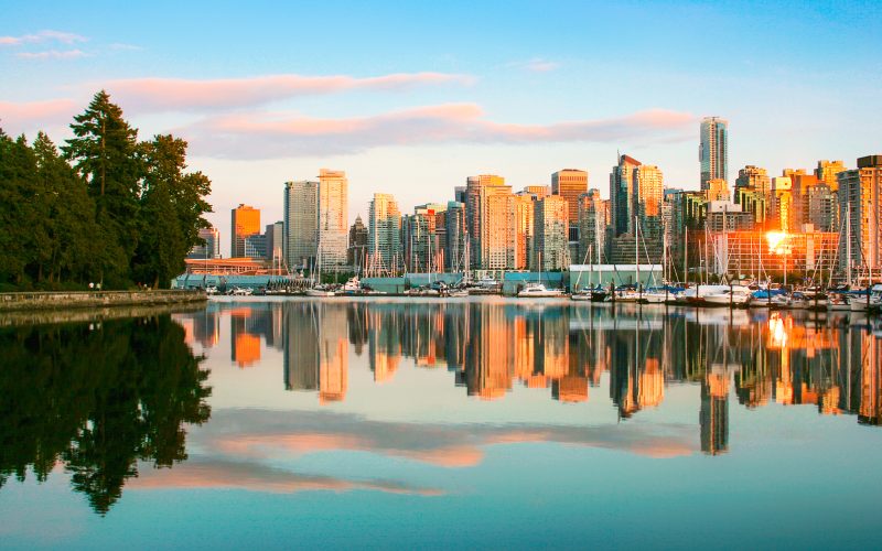 Beautiful,View,Of,Vancouver,Skyline,With,Stanley,Park,At,Sunset,