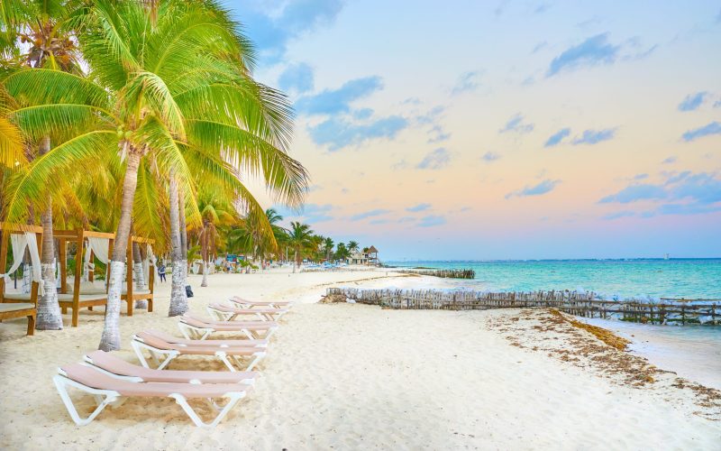 Luxurious,Beach,Lounge,At,Isla,Mujeres,In,Mexico,/,Relaxing
